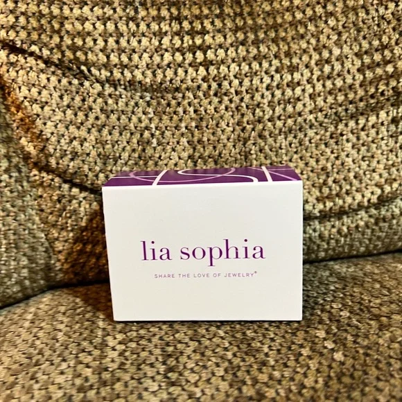 Lia Sophia Sisters necklace. - Picture 3 of 3